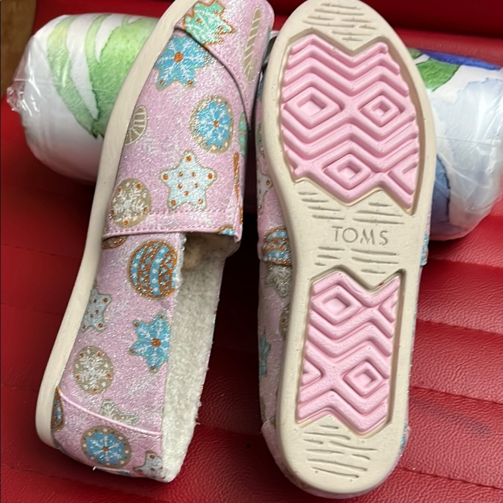 TOMS Festive Pink Glitter Slip-Ons.NWOT - Picture 4 of 5